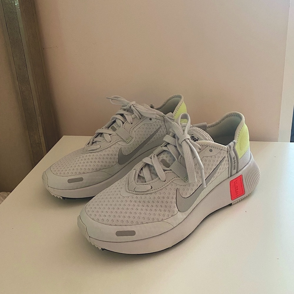 Women’s Nike Reposto Sneakers size 7.5